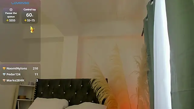 Snapshot of AnntoniaWood chatting on January 2025 04:52:02 PM AnntoniaWood online show from January 2025 04:52:02 PM