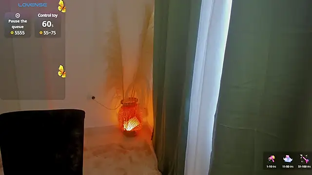 Snapshot of AnntoniaWood chatting on February 2025 02:13:02 PM AnntoniaWood online show from February 2025 02:13:02 PM