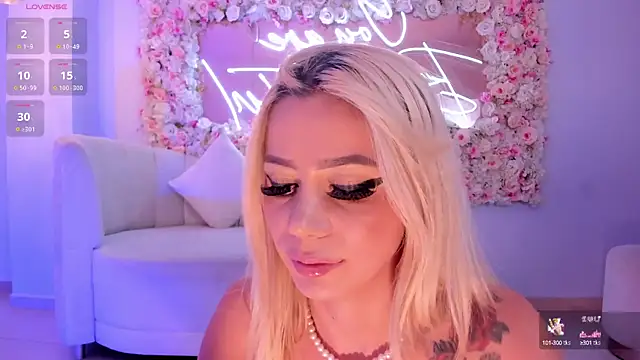 Snapshot of HannaConnor_ chatting on January 2025 02:35:01 AM HannaConnor online show from January 2025 02:35:01 AM