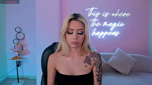 Snapshot of HannaConnor_ chatting on February 2025 09:11:02 PM HannaConnor online show from February 2025 09:11:02 PM