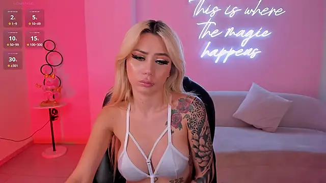 Snapshot of HannaConnor_ chatting on February 2025 03:18:01 AM HannaConnor online show from February 2025 03:18:01 AM