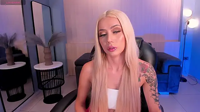 Snapshot of HannaConnor_ chatting on February 2025 07:58:01 PM HannaConnor online show from February 2025 07:58:01 PM