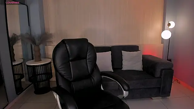 Snapshot of HannaConnor_ chatting on October 2025 11:40:01 AM HannaConnor online show from October 2025 11:40:01 AM