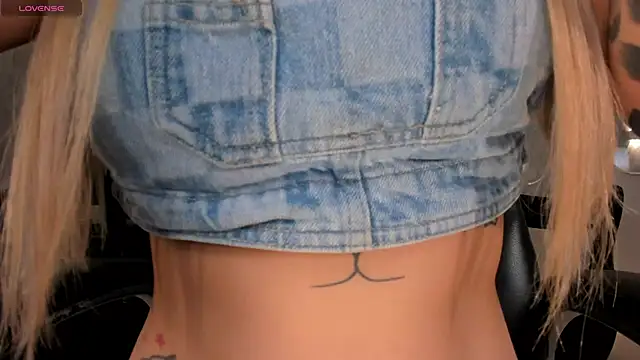 Snapshot of HannaConnor_ chatting on November 2025 08:54:02 PM HannaConnor online show from November 2025 08:54:02 PM