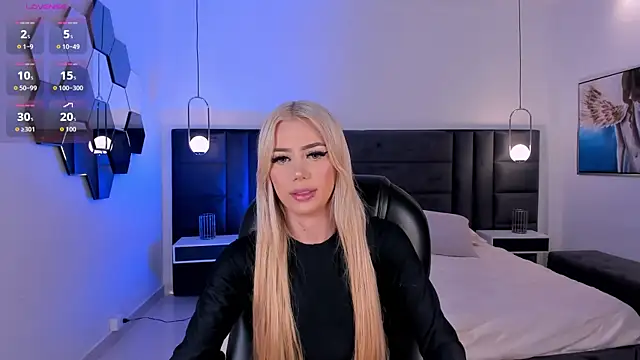 HannaConnor  online show from May 2026 08:38:02 PM