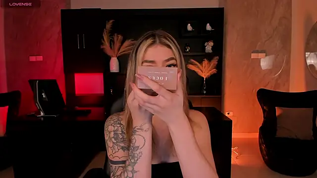 ViolettHansson online show from November 2025 06:54:01 PM