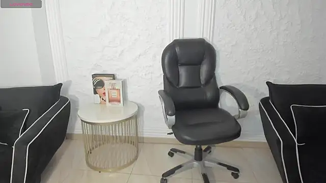Snapshot of ViolettHansson chatting on March 2026 09:13:01 AM ViolettHansson online show from March 2026 09:13:01 AM