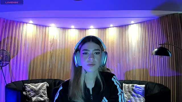 Snapshot of ViolettHansson chatting on March 2026 06:14:01 PM ViolettHansson online show from March 2026 06:14:01 PM