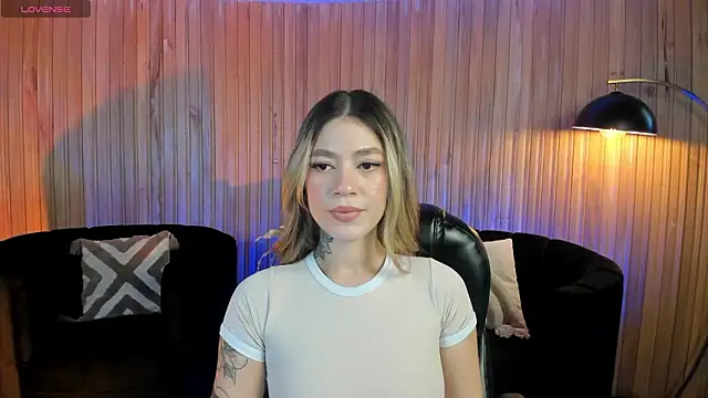 Snapshot of ViolettHansson chatting on March 2026 06:25:02 PM ViolettHansson online show from March 2026 06:25:02 PM
