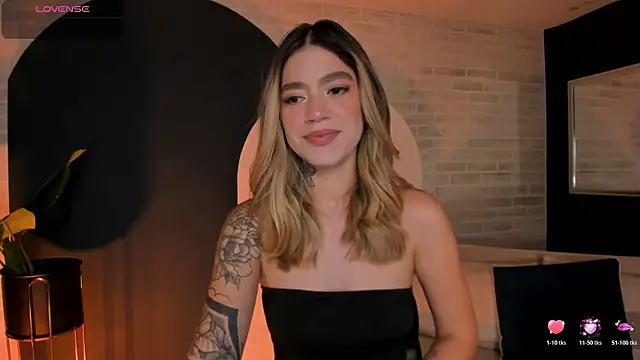 Snapshot of ViolettHansson chatting on April 2026 09:58:02 AM ViolettHansson online show from April 2026 09:58:02 AM