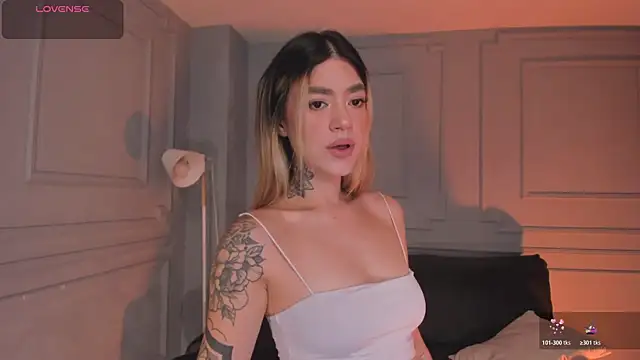 Snapshot of ViolettHansson chatting on April 2026 09:27:01 AM ViolettHansson online show from April 2026 09:27:01 AM
