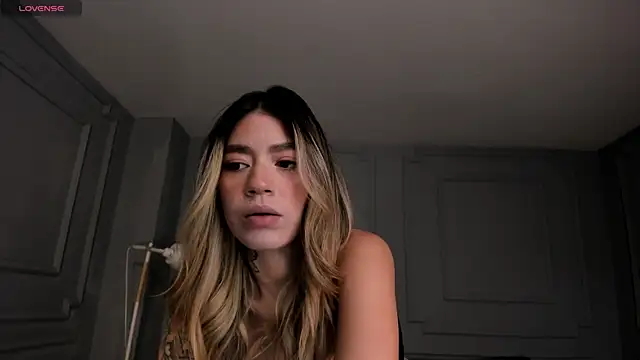 Snapshot of ViolettHansson chatting on April 2026 09:32:01 AM ViolettHansson online show from April 2026 09:32:01 AM