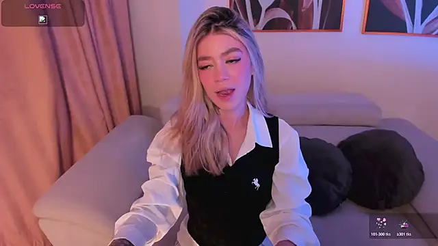 ViolettHansson online show from May 2026 10:01:01 AM