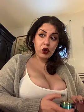 holyeroticss online show from December 2025 05:31:01 PM