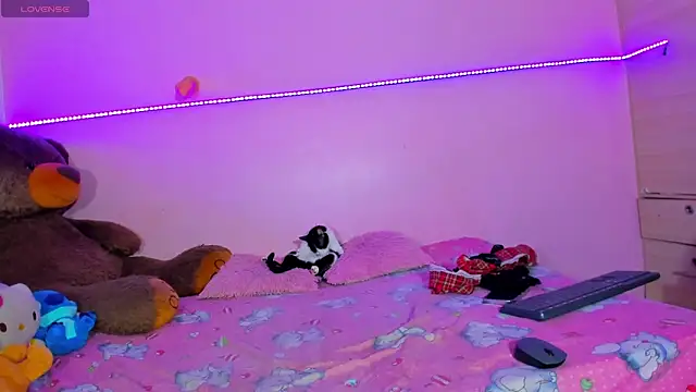 Snapshot of Canndy88htxx chatting on November 2025 10:57:02 PM Canndy88htxx online show from November 2025 10:57:02 PM