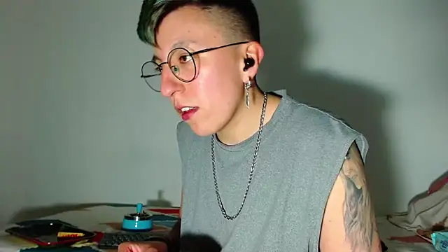 Snapshot of Sexyboy_666 chatting on December 2025 09:32:01 PM Sexyboy 666 online show from December 2025 09:32:01 PM