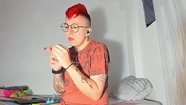 Snapshot of Sexyboy_666 chatting on December 2025 09:49:01 AM Sexyboy 666 online show from December 2025 09:49:01 AM