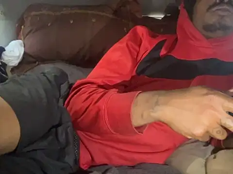 Snapshot of SlimeCrownzOut5 chatting on March 2026 06:51:01 PM SlimeCrownzOut5 online show from March 2026 06:51:01 PM