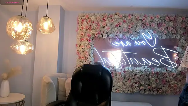 Snapshot of AnaisNin chatting on February 2026 11:06:02 AM AnaisNin online show from February 2026 11:06:02 AM