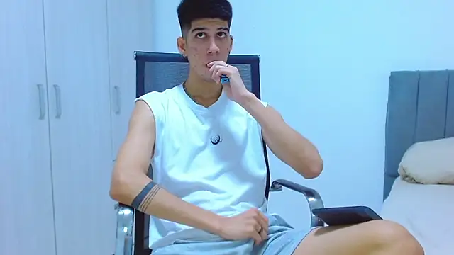 Snapshot of jhony-sex chatting on October 2025 06:27:02 AM jhony-sex online show from October 2025 06:27:02 AM