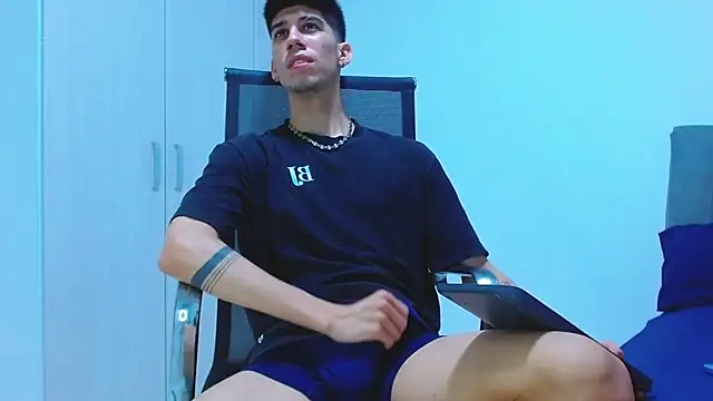 Snapshot of jhony-sex chatting on October 2025 03:18:01 AM jhony-sex online show from October 2025 03:18:01 AM