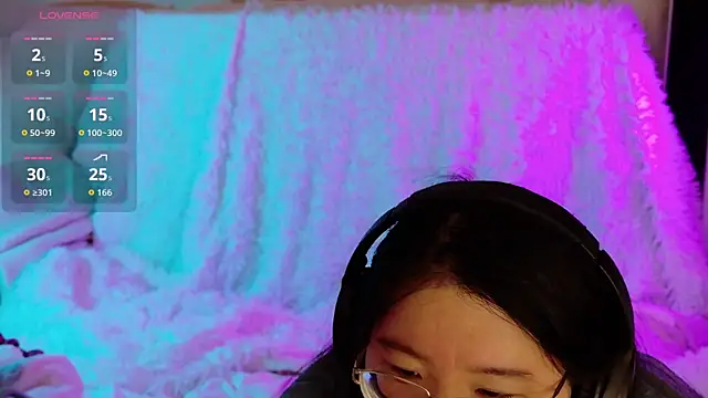 Snapshot of Kara-Nuna chatting on September 2025 11:04:01 PM Kara-Nuna online show from September 2025 11:04:01 PM