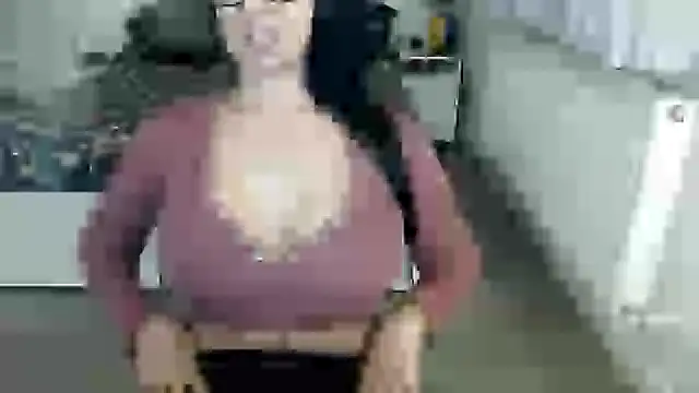 Snapshot of KimBeee chatting on January 2025 12:37:02 PM KimBeee online show from January 2025 12:37:02 PM