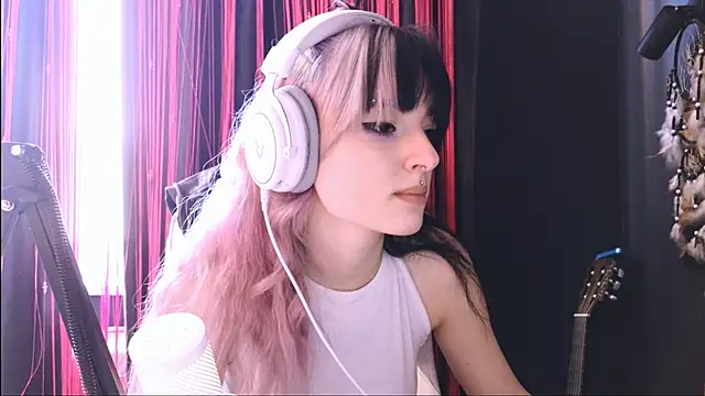 Snapshot of Avi_Nile chatting on October 2025 05:15:02 AM Avi Nile online show from October 2025 05:15:02 AM