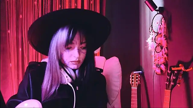 Snapshot of Avi_Nile chatting on November 2025 04:36:01 AM Avi Nile online show from November 2025 04:36:01 AM