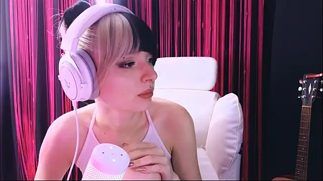 Snapshot of Avi_Nile chatting on February 2026 04:44:01 AM Avi Nile online show from February 2026 04:44:01 AM