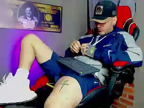 Snapshot of smoker445 chatting on February 2025 04:33:01 AM smoker445 online show from February 2025 04:33:01 AM