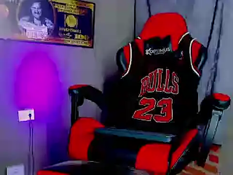 Snapshot of smoker445 chatting on February 2025 04:20:01 AM smoker445 online show from February 2025 04:20:01 AM