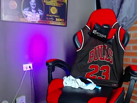 Snapshot of smoker445 chatting on February 2025 11:21:02 PM smoker445 online show from February 2025 11:21:02 PM