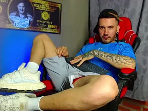 Snapshot of smoker445 chatting on March 2025 01:32:02 AM smoker445 online show from March 2025 01:32:02 AM