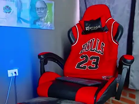 Snapshot of smoker445 chatting on March 2025 12:31:02 PM smoker445 online show from March 2025 12:31:02 PM