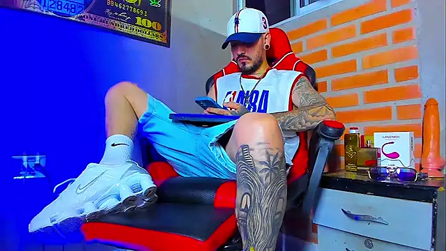 Snapshot of smoker445 chatting on September 2025 11:06:02 PM smoker445 online show from September 2025 11:06:02 PM