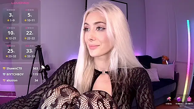 LoryWood online show from December 2024 05:54:02 PM