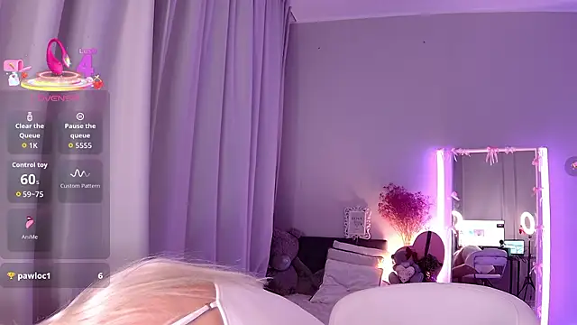 Snapshot of LoryWood chatting on March 2026 03:51:01 PM LoryWood online show from March 2026 03:51:01 PM