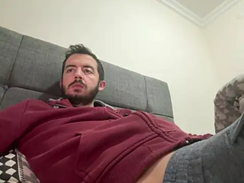 laynufff online show from May 2026 06:01:01 PM