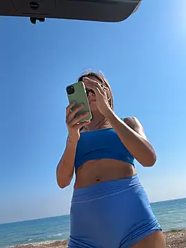 JuicyFruits93 online show from June 2026 01:26:01 PM