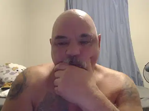 Newfiesausage1972 online show from January 2025 10:43:01 AM