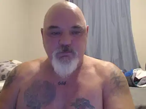 Newfiesausage1972 online show from January 2025 10:40:01 PM