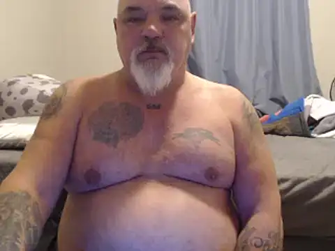 Newfiesausage1972 online show from January 2025 02:03:02 PM