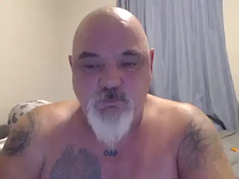 Newfiesausage1972 online show from January 2025 05:38:01 PM