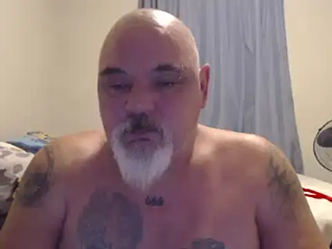 Newfiesausage1972 online show from January 2025 09:25:01 PM