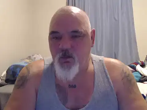 Newfiesausage1972 online show from January 2025 09:58:02 PM