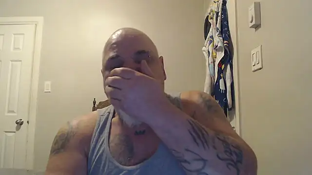 Newfiesausage1972 online show from March 2025 03:15:02 PM