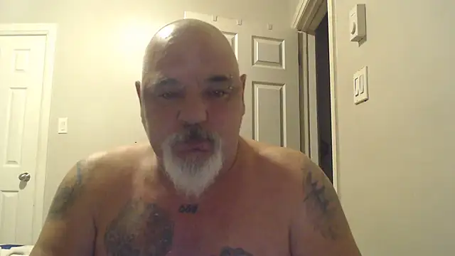 Newfiesausage1972 online show from March 2025 08:59:01 AM