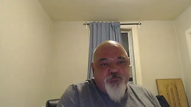 Newfiesausage1972 online show from September 2025 06:46:02 AM