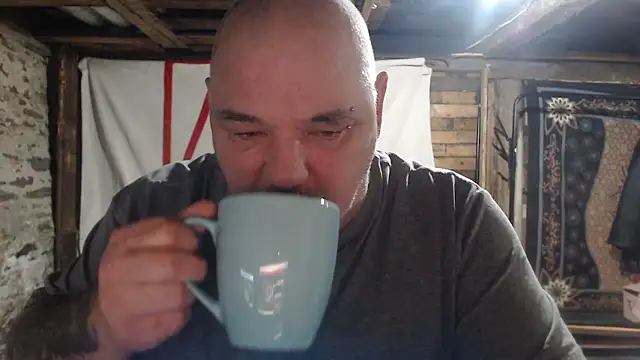 Newfiesausage1972 online show from January 2026 11:57:02 AM